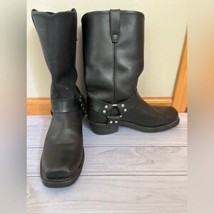 Men’s Dingo Dean Harness black leather snoot toe motorcycle boot. Size 10.5 D
